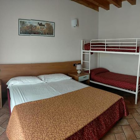 Hotel Agli Ulivi Валеджо-суль-Минчо Экстерьер фото
