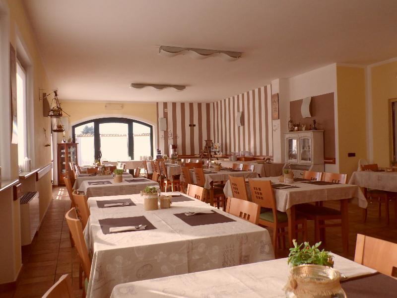 Hotel Agli Ulivi Валеджо-суль-Минчо Экстерьер фото