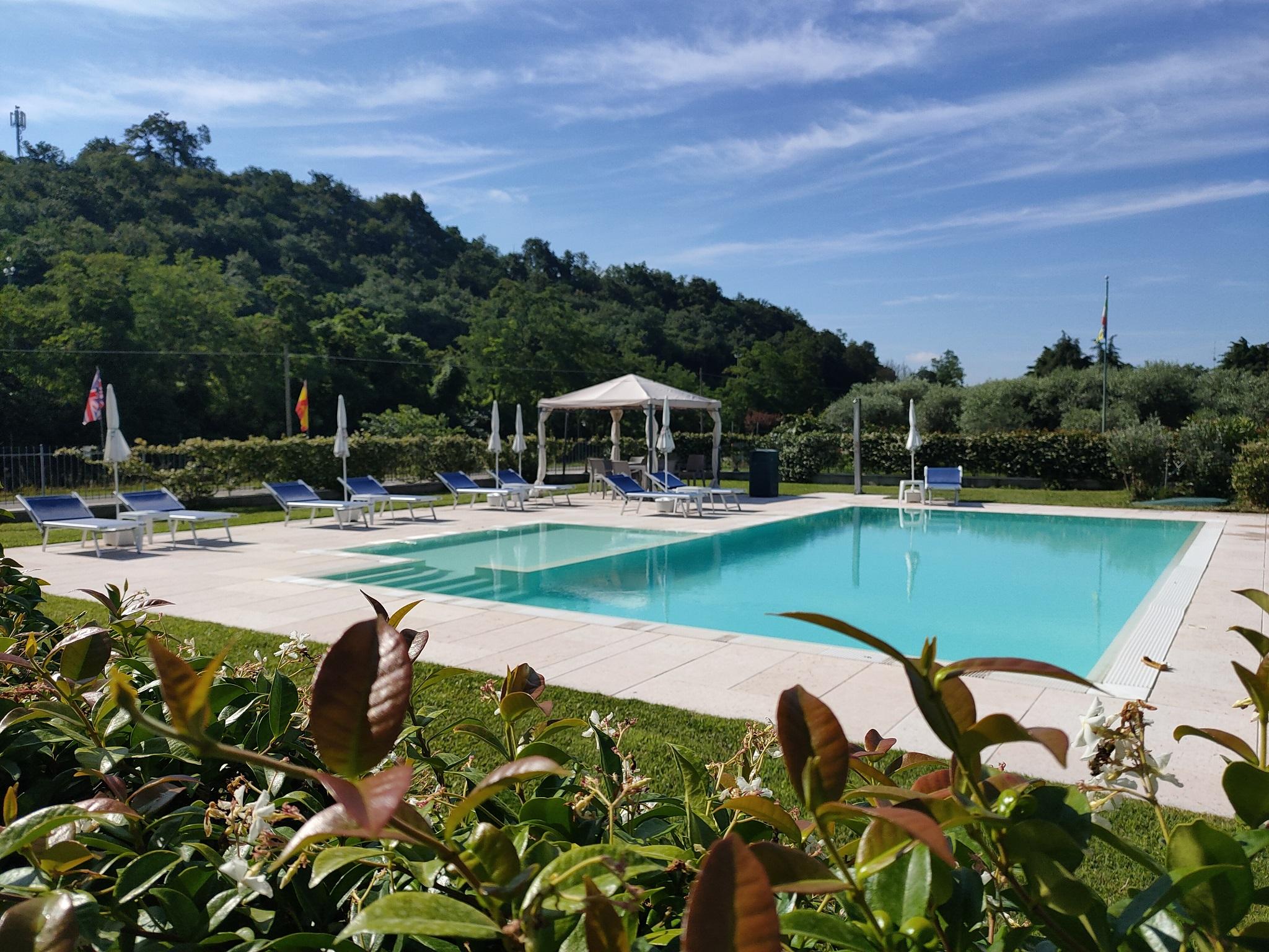 Hotel Agli Ulivi Валеджо-суль-Минчо Экстерьер фото