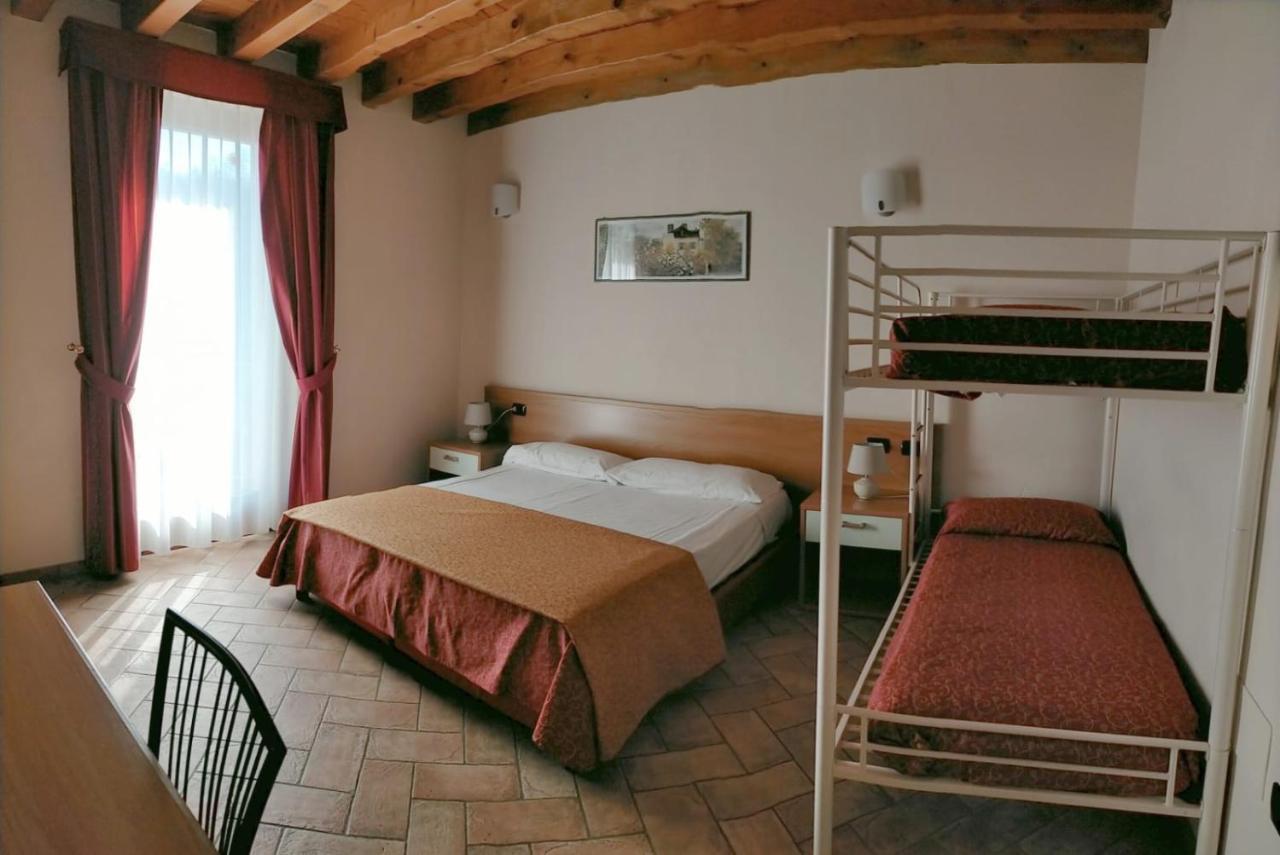 Hotel Agli Ulivi Валеджо-суль-Минчо Экстерьер фото
