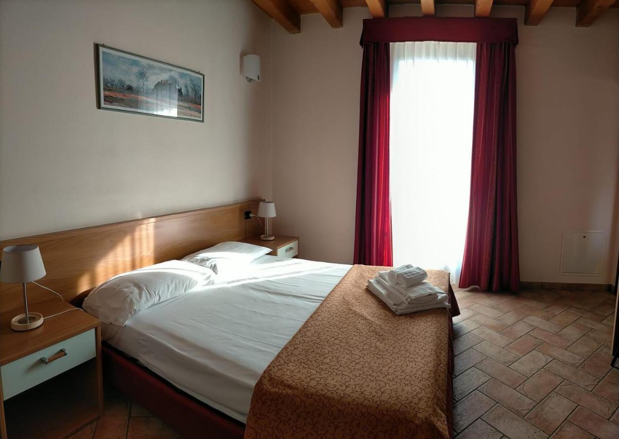Hotel Agli Ulivi Валеджо-суль-Минчо Экстерьер фото
