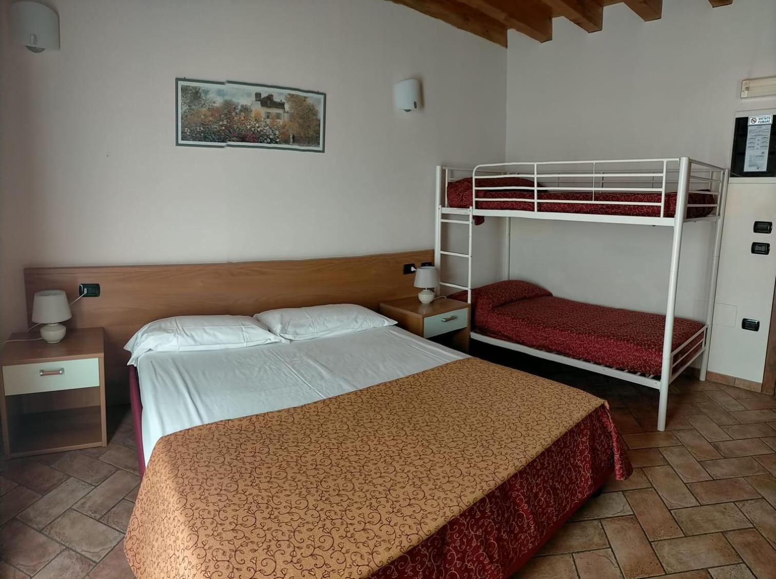 Hotel Agli Ulivi Валеджо-суль-Минчо Экстерьер фото