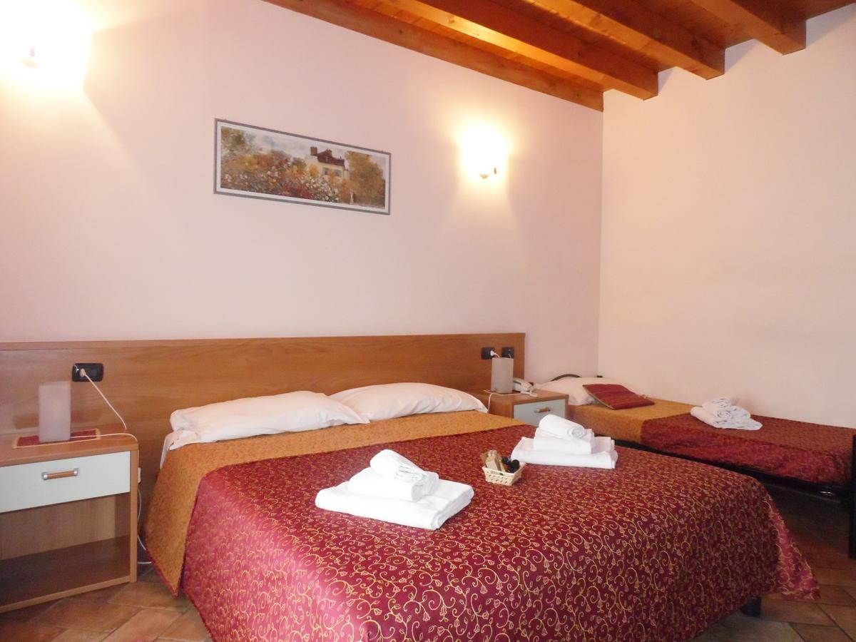 Hotel Agli Ulivi Валеджо-суль-Минчо Экстерьер фото