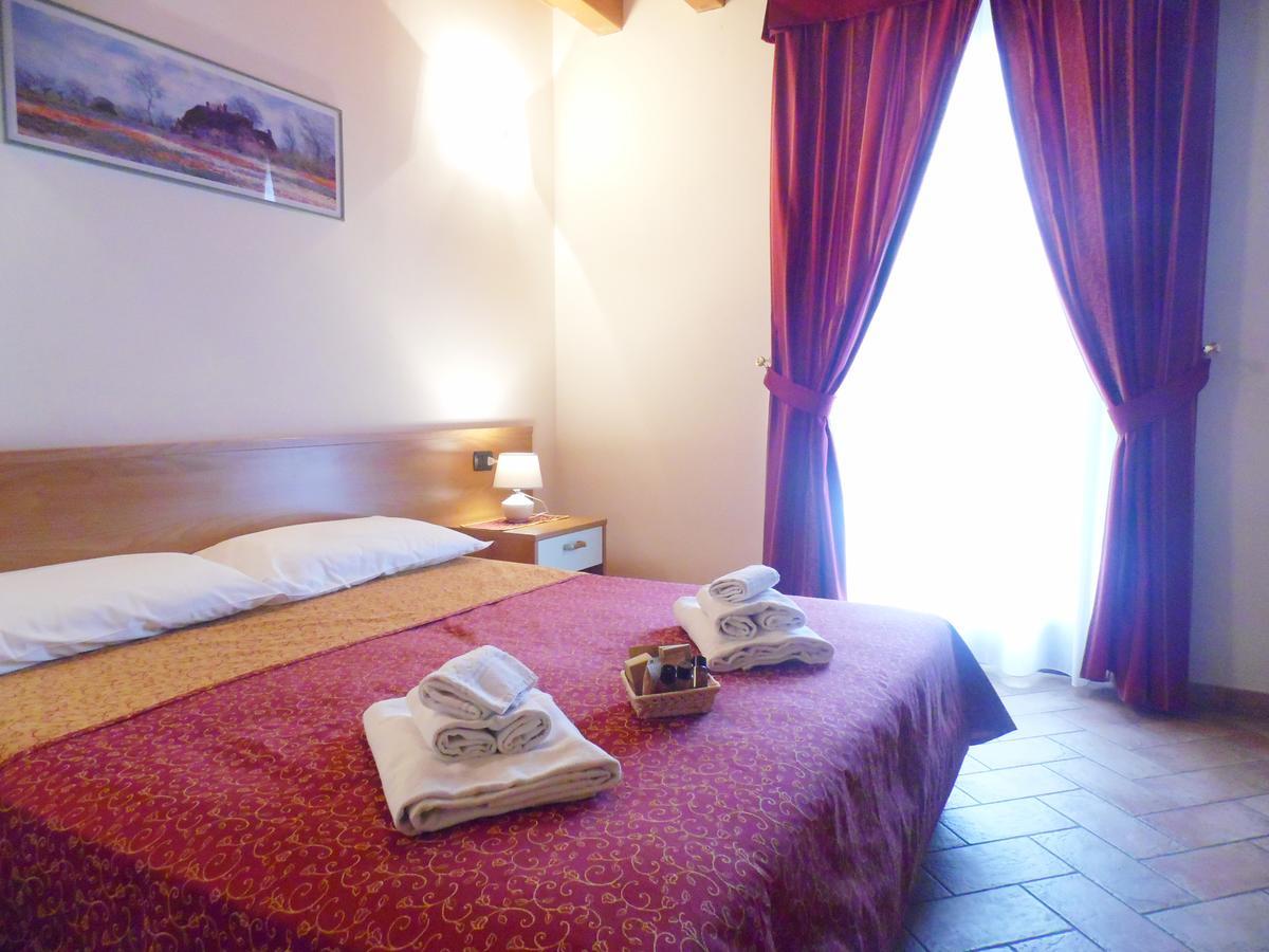 Hotel Agli Ulivi Валеджо-суль-Минчо Экстерьер фото
