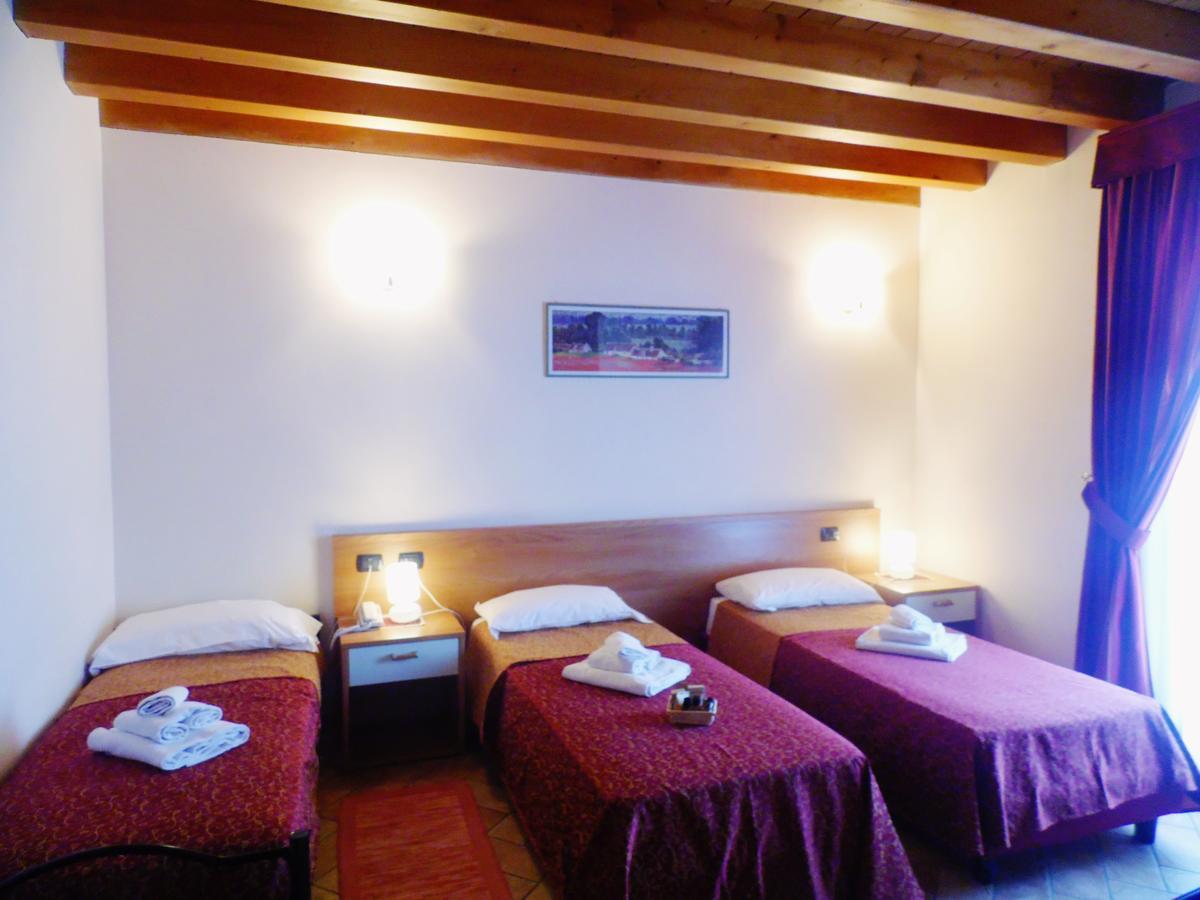Hotel Agli Ulivi Валеджо-суль-Минчо Экстерьер фото