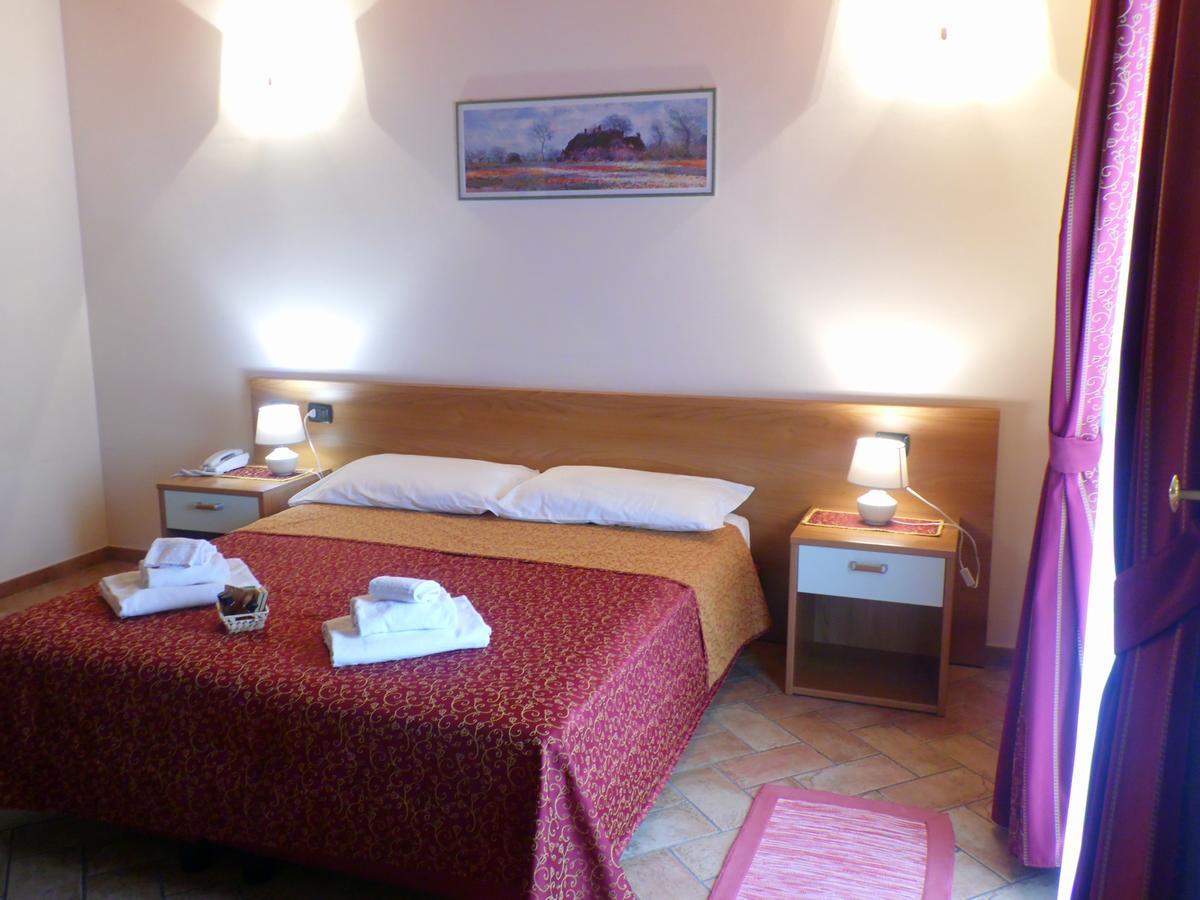 Hotel Agli Ulivi Валеджо-суль-Минчо Экстерьер фото