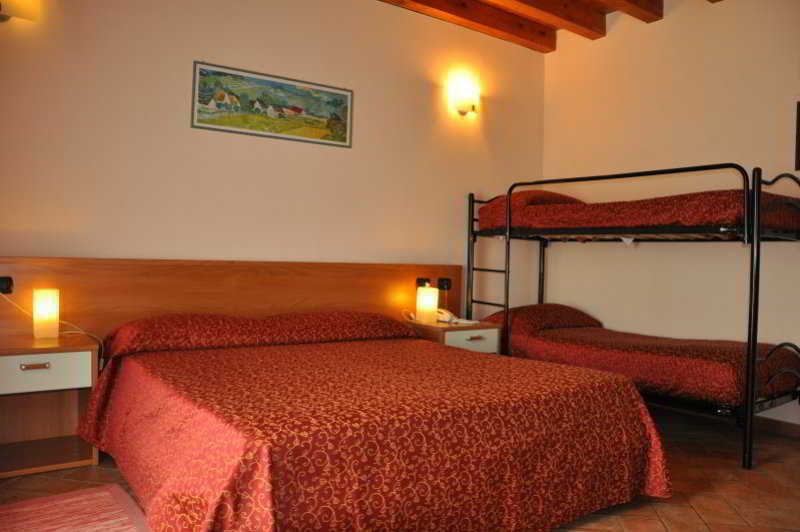 Hotel Agli Ulivi Валеджо-суль-Минчо Экстерьер фото