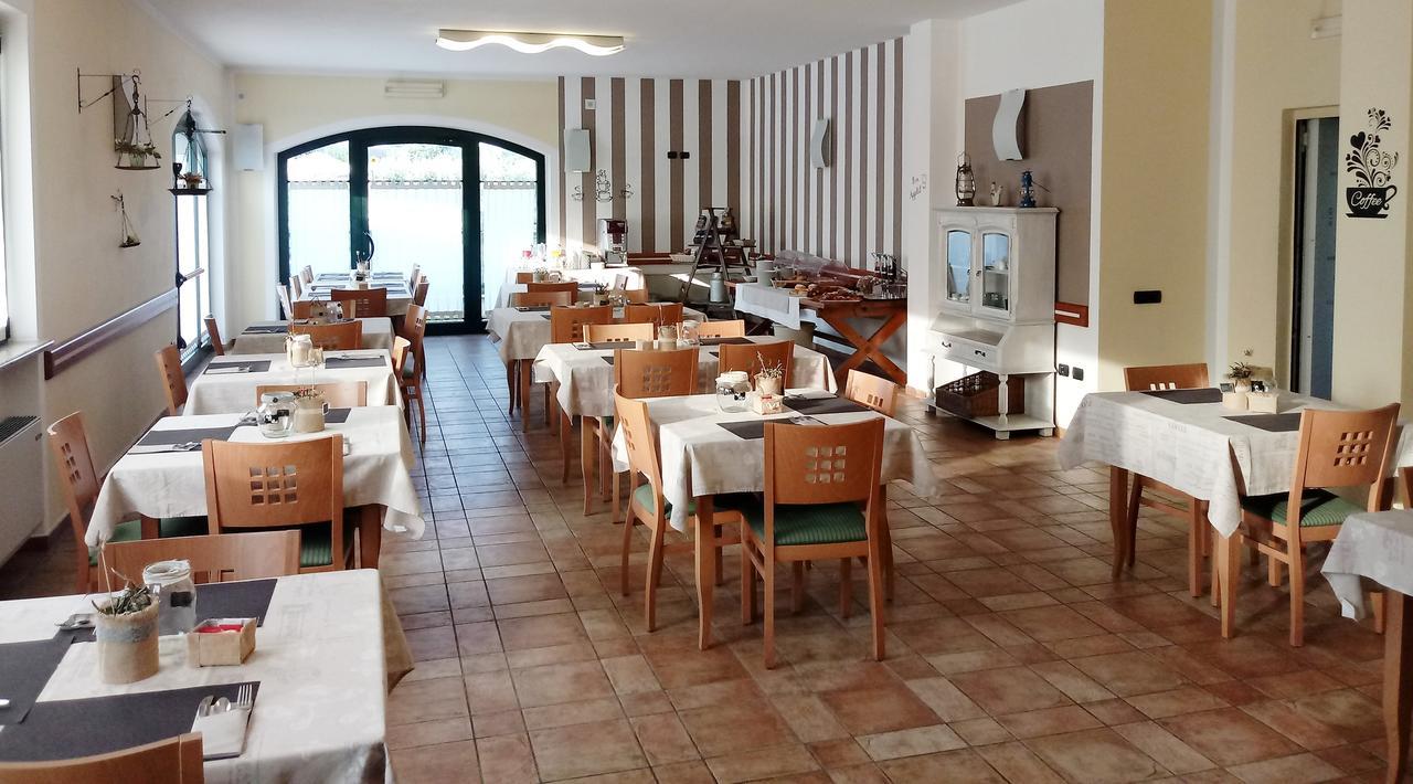 Hotel Agli Ulivi Валеджо-суль-Минчо Экстерьер фото