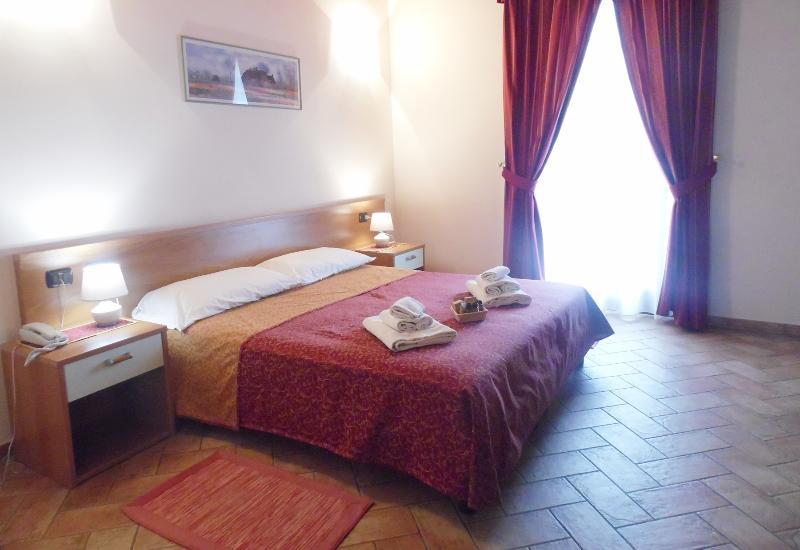 Hotel Agli Ulivi Валеджо-суль-Минчо Экстерьер фото