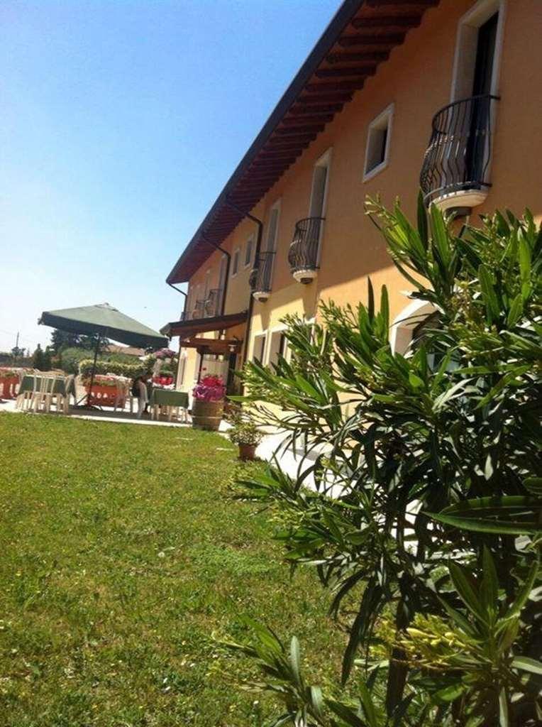 Hotel Agli Ulivi Валеджо-суль-Минчо Экстерьер фото